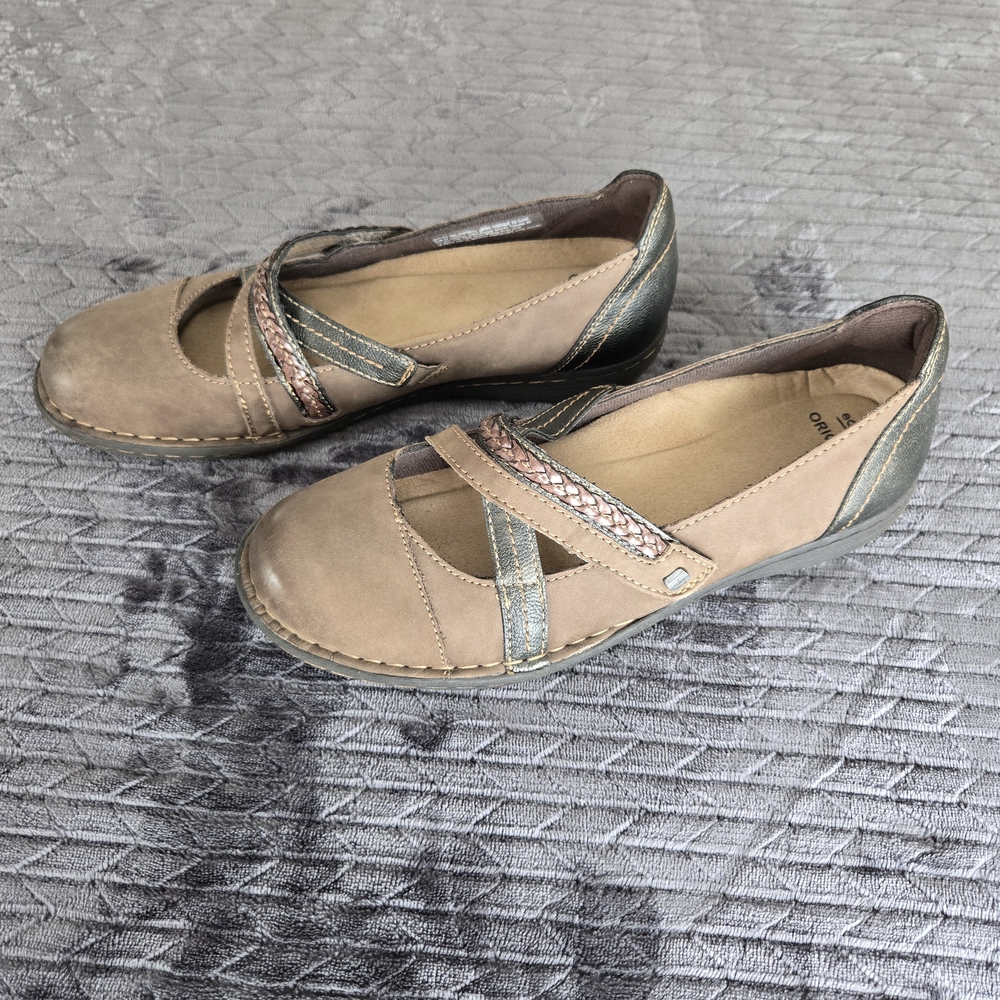 Earth Origins Women's Brown and Gray Loafers